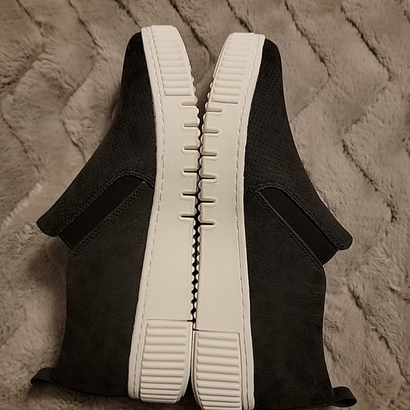 NWOB SOUL Naturalizer Tia Platform Slip On Fashion Sneaker Size 10 Black & White - Picture 3 of 7